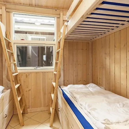 8 Person In L Kken Løkken
