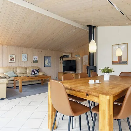 8 Person In Lokken-by Traum * Løkken